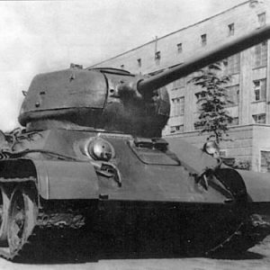 1/16 SOVIET T-34/85 RTR BATTLE TANK